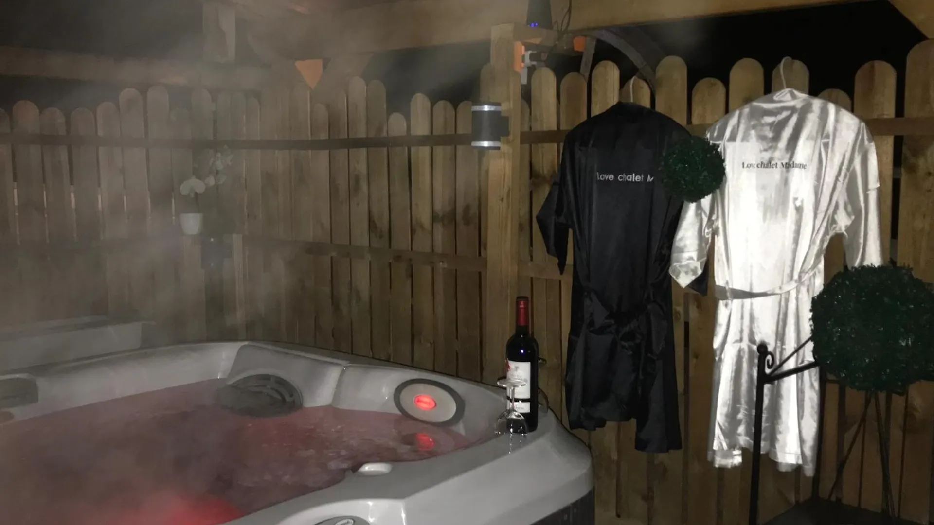 Love Room Chalet Des Alpes Guillestre 0*,  Francia